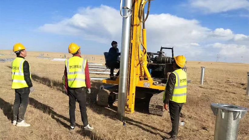 青海共和太陽能光伏電站現場