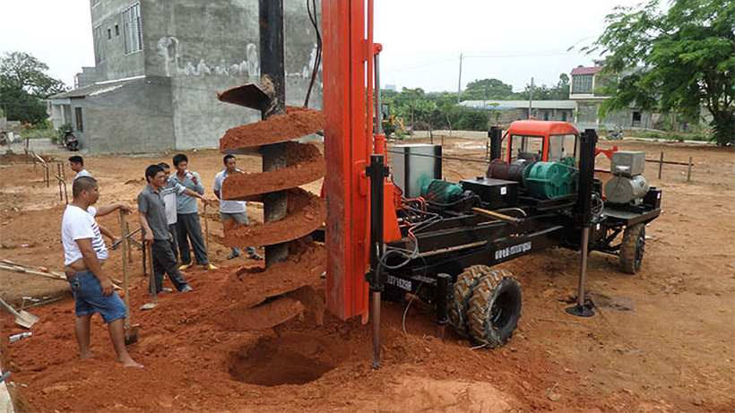 商南樓房建筑打樁現場